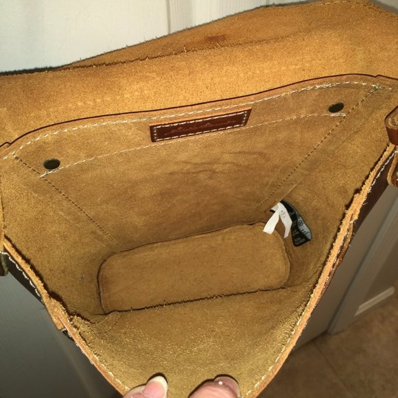 Eddie Bauer Vintage Leather Unisex Crossbody Bucket Bag - Picture 7 of 10